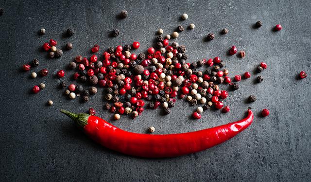 La scienza degli ingredienti funzionali: pepe e peperoncino